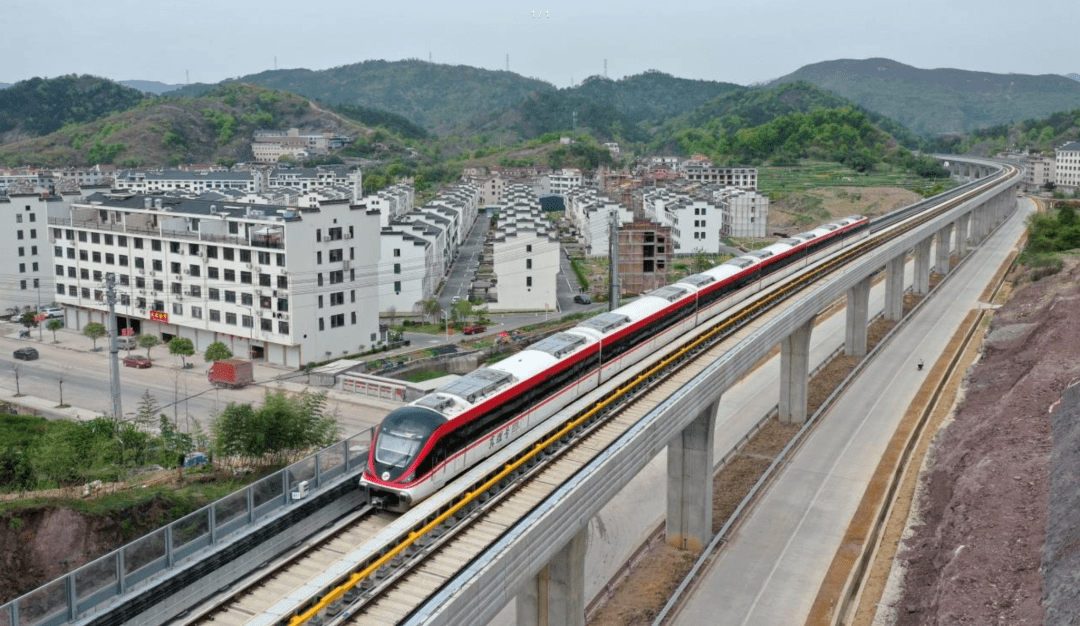 试跑(东阳体育馆站至横店明清宫站)金义东市域轨道交通义东线后通段