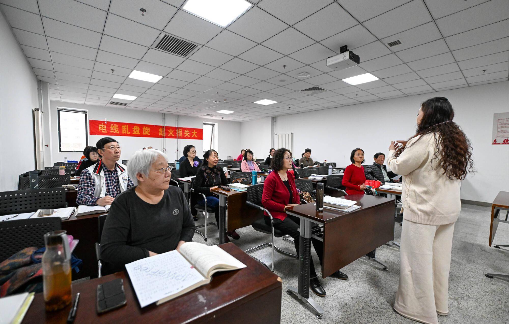 国度老年大学上线读书社区 保举老年大学生们看99本书