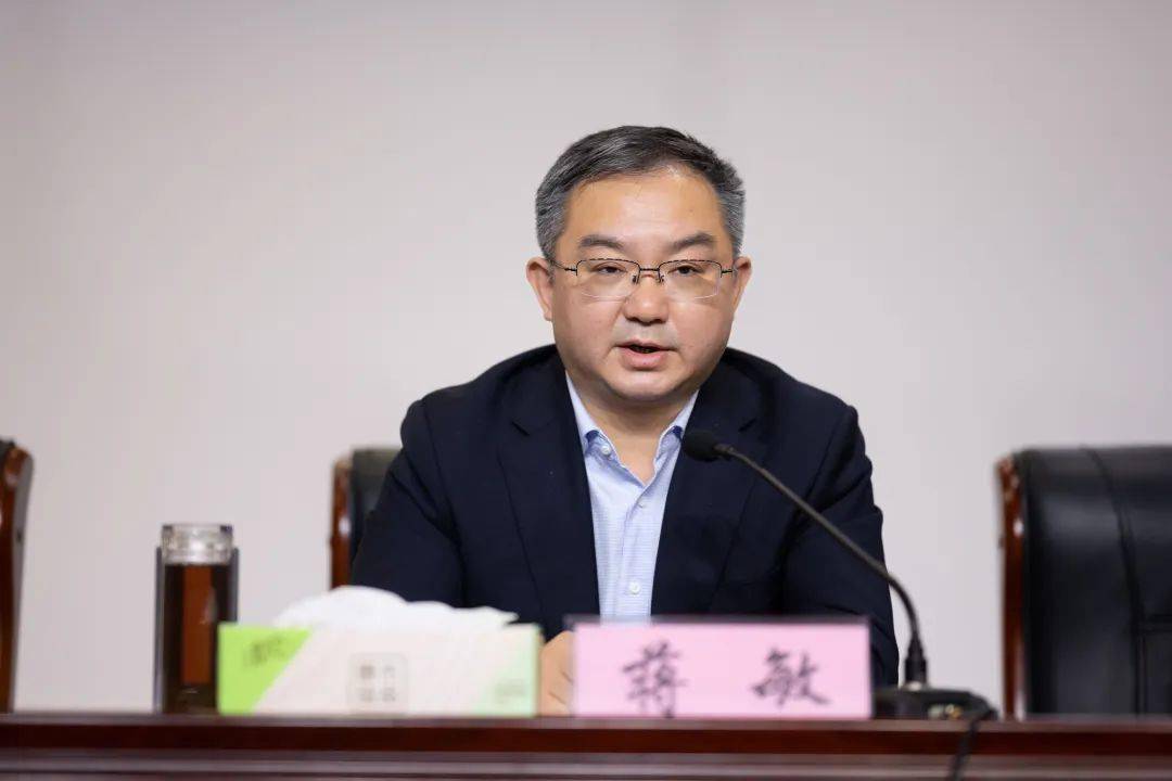 开发区党工委委员,管委会副主任陈学海对本次专项行动进行动员讲话,并