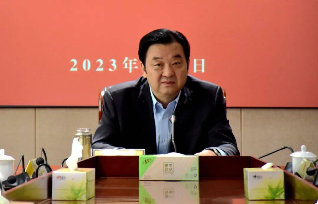 市人大常委会党组成员,秘书长史厚纯及机关全体干部参加会议.