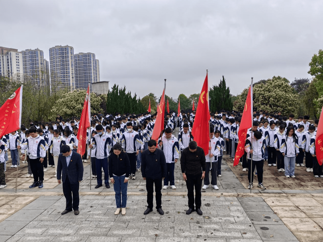 【本地】永丰二中开展清明祭英烈暨高三年级远足活动_革命_先烈_邹