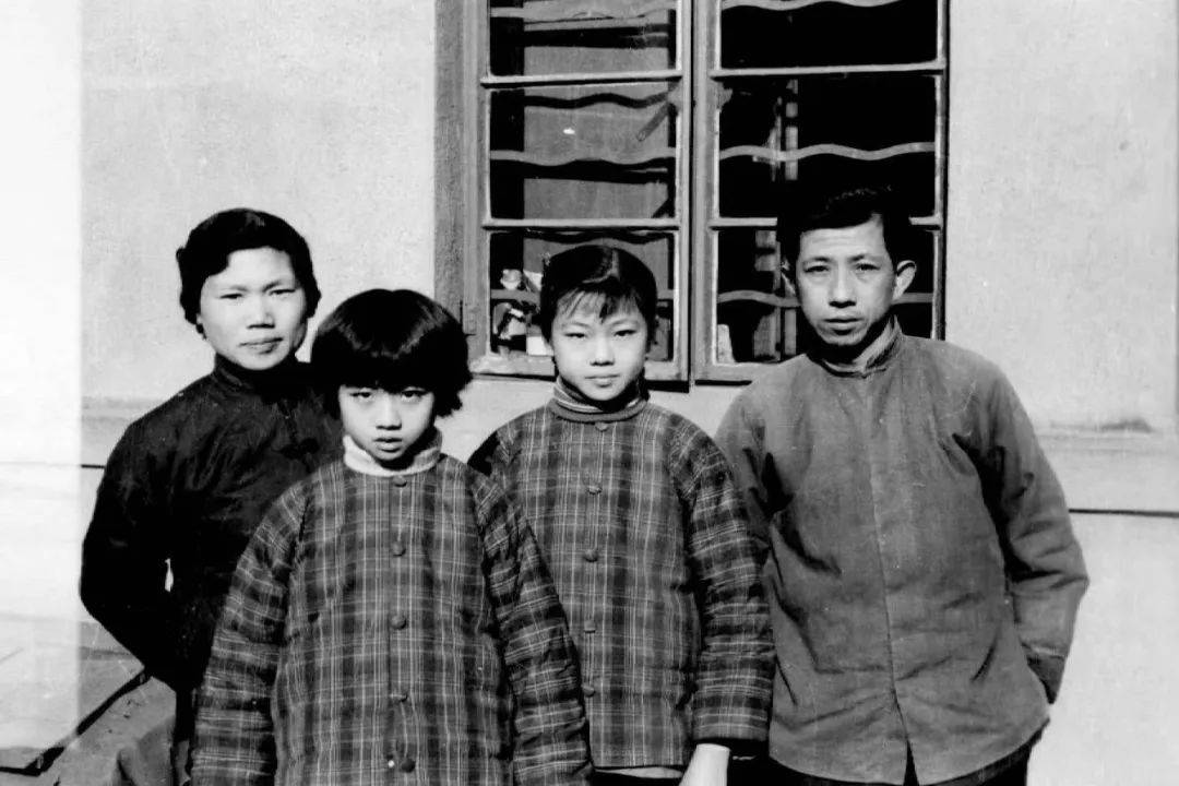 黑白照片中的淮海路 | 王安诺_路口_母亲_弄堂