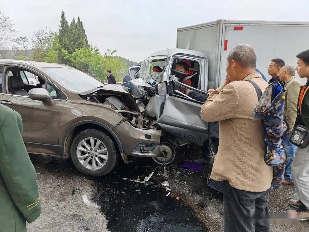 国道247发生惨烈车祸,有人被卡驾驶员内情况紧急……_安岳_事故_原文