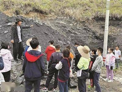 新桥村独特的地质文化景观吸引了大批研学者.