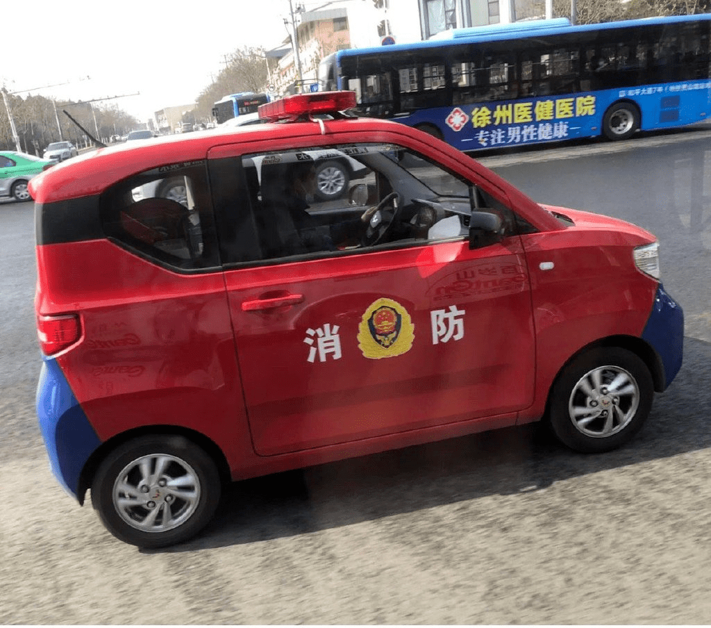 五菱宏光mini考上"公务员"!长最奶的脸,干最狠的活!