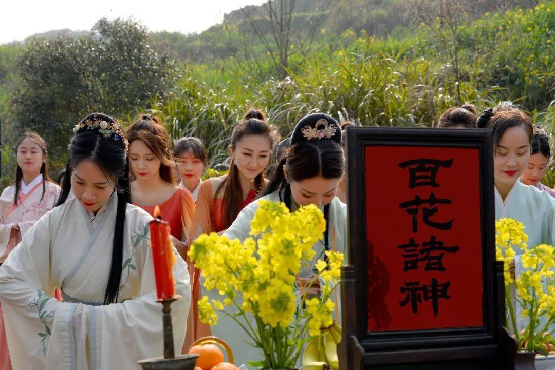 李静,笔名心素,南岳衡山人.有《湄湾阁诗词选》即将付梓.