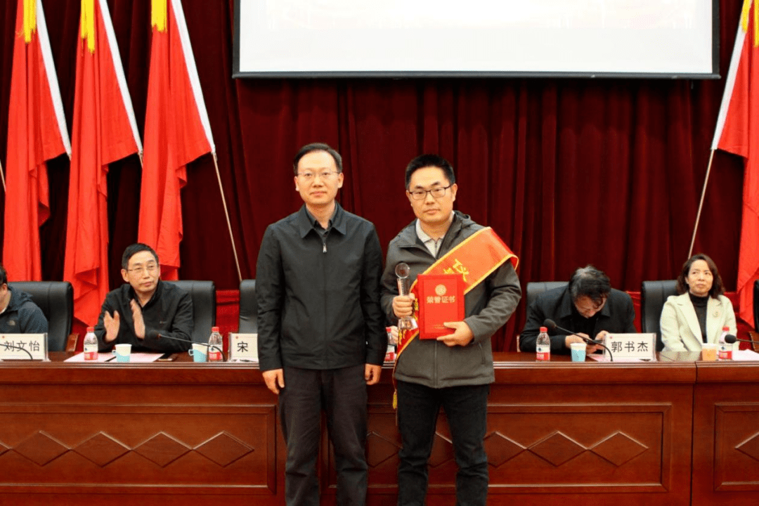 谭秋林,副书记杜瑞平分别宣读《2021-2022年度中北大学仪器与电子学院