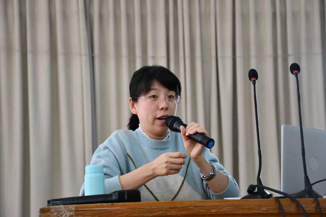 山东师范大学地理与环境学院的张英教授准备了精彩的课件《黄河价值