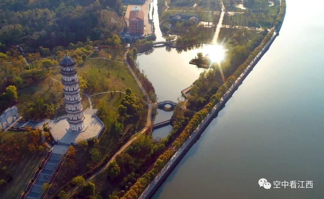 航拍江西宜豐崇文塔 斜陽映照意境美(圖)_古建_豐縣_文化園