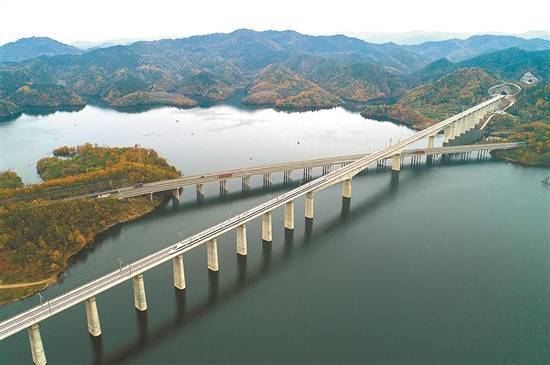 绍兴鲁迅故里 炜哥 摄浙江湖州古村落 新华社供图广西德天跨国大瀑布