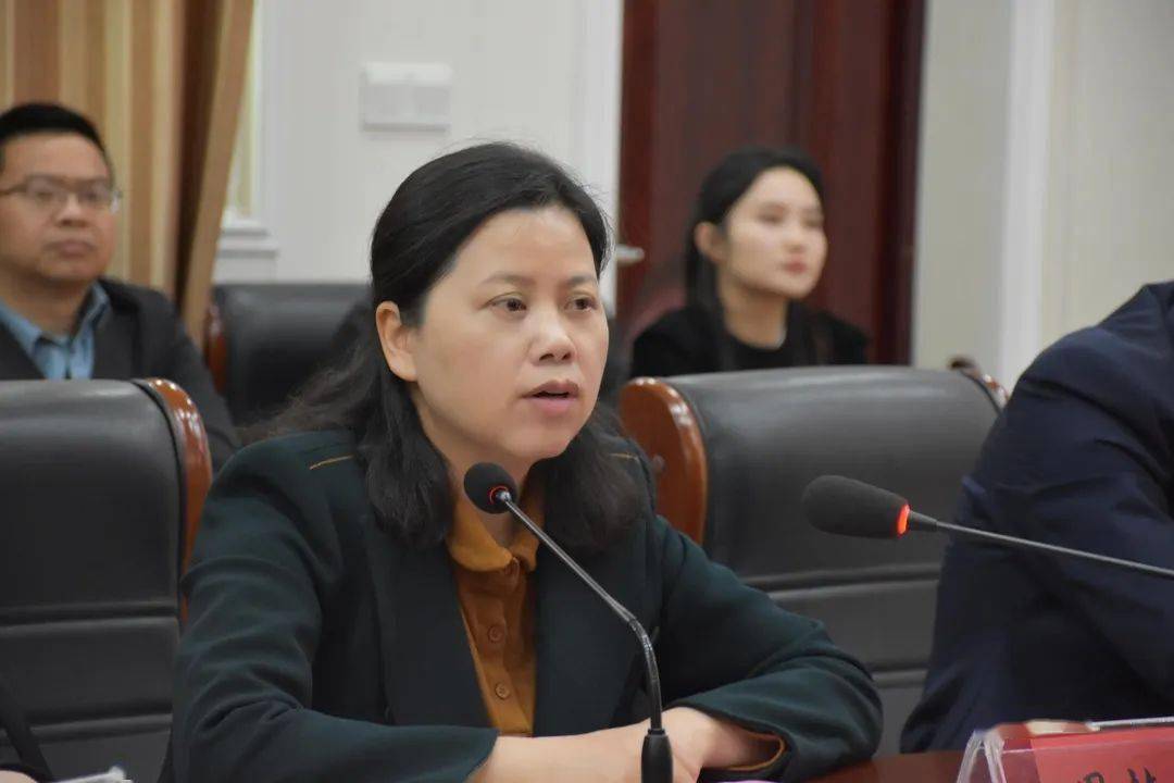 武穴市教育局党组书记,局长周桂兰,武汉市新洲区一中校长李坤鹏,武穴