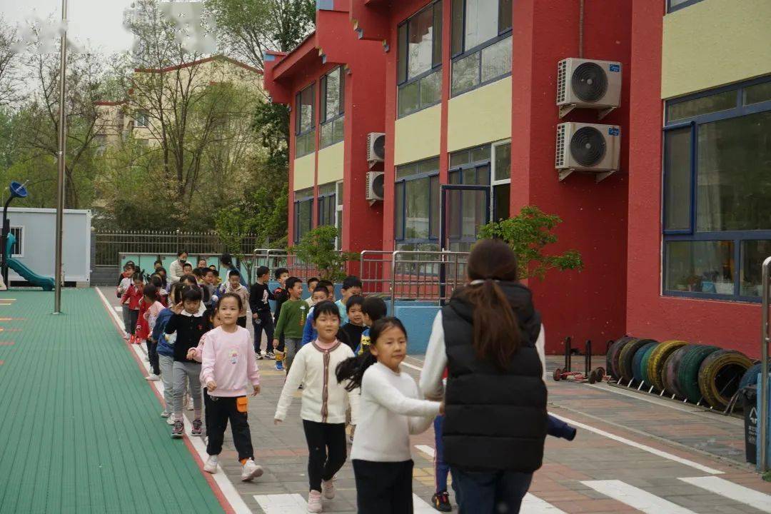 反恐防暴，护幼同行——裕龙二区幼儿园开展反恐防暴演练丨园所风采