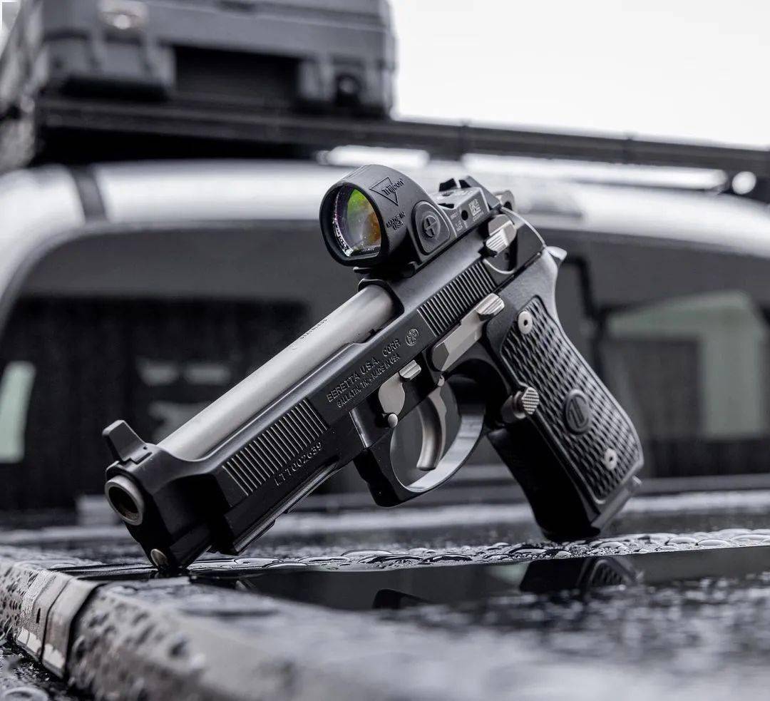 【枪械美图】看这线条 材质 手感 真的是一种风骚的艺术_战术_公众