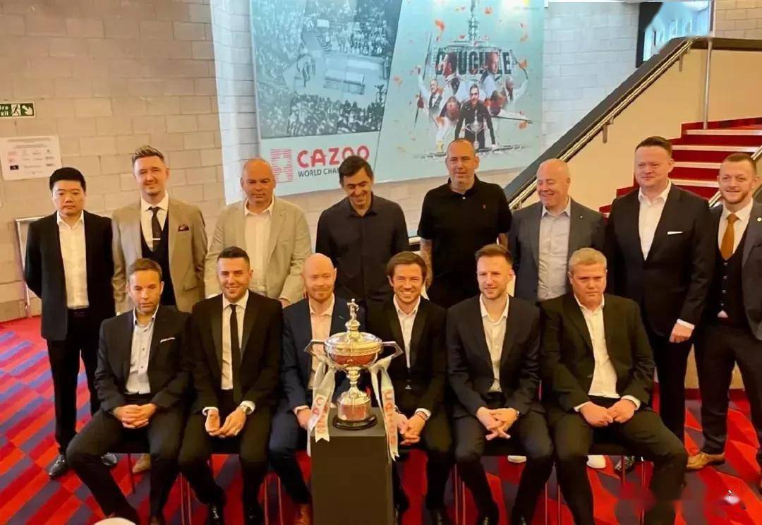 斯诺克世锦赛合影:丁俊晖表情严肃 正赛今日开打 奥沙利文打揭幕战