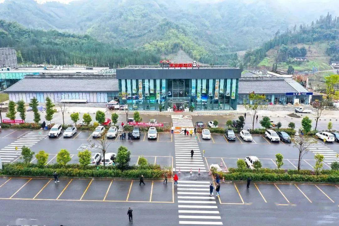 天全服务区推介活动形式:推介会 鱼子酱,全鱼宴展示展销区 农特产品