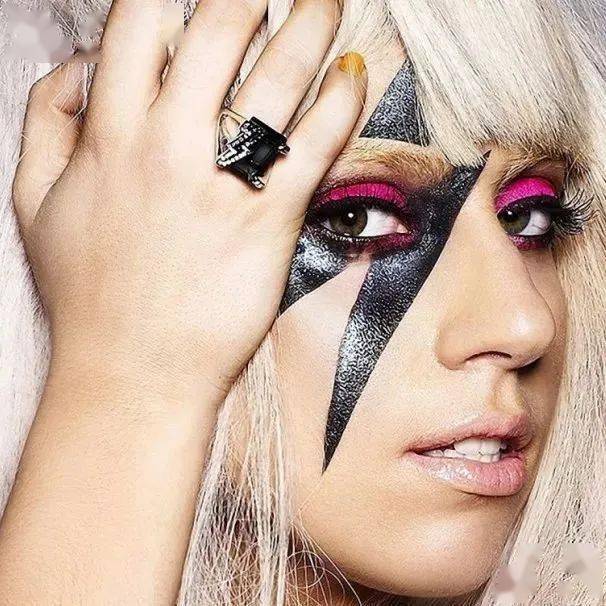 摇滚变色龙:david bowie的传奇人生_iman_ziggy_专辑