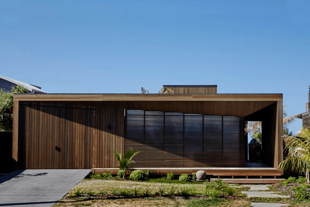 设计师夫妇用条木打造的乡下大宅