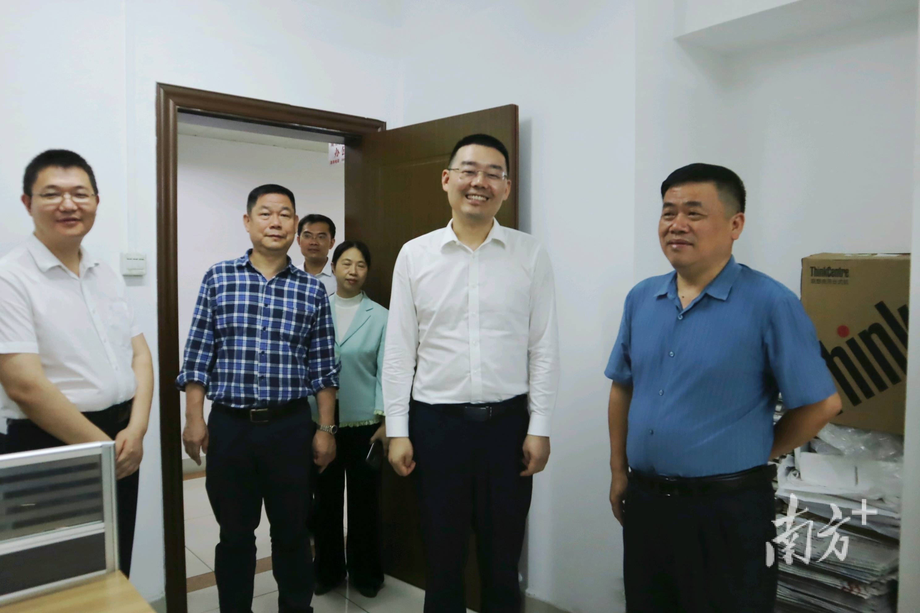 王兵到南方报业传媒集团阳江记者站调研