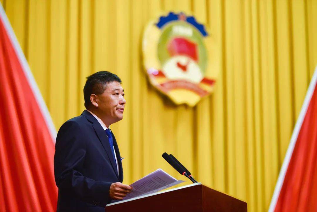 张红岩受政协上蔡县第十一届委员会常务委员会委托向大会作了《县政协