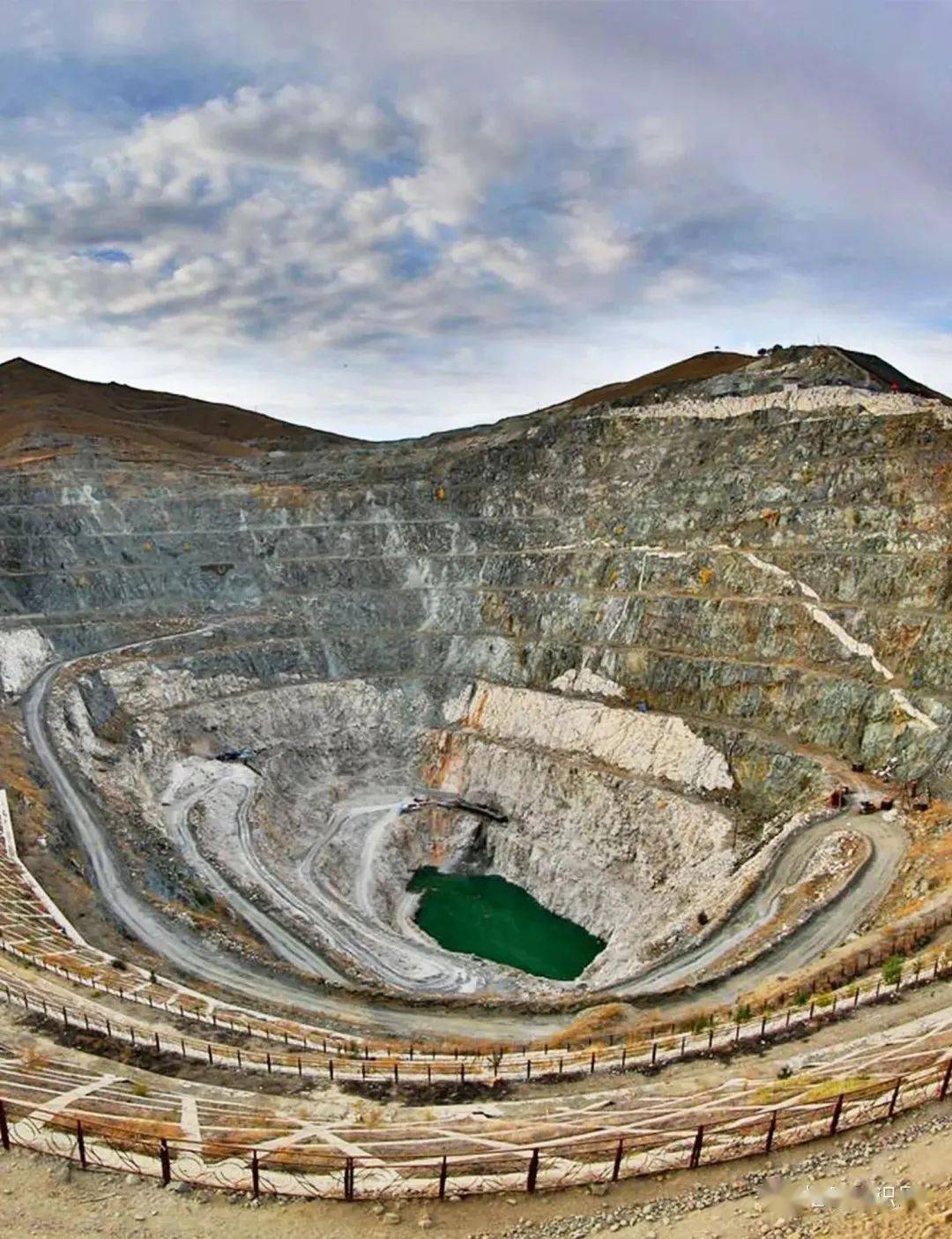 硬岩锂矿又分为"花岗岩型锂矿"和"花岗伟晶岩型锂矿".