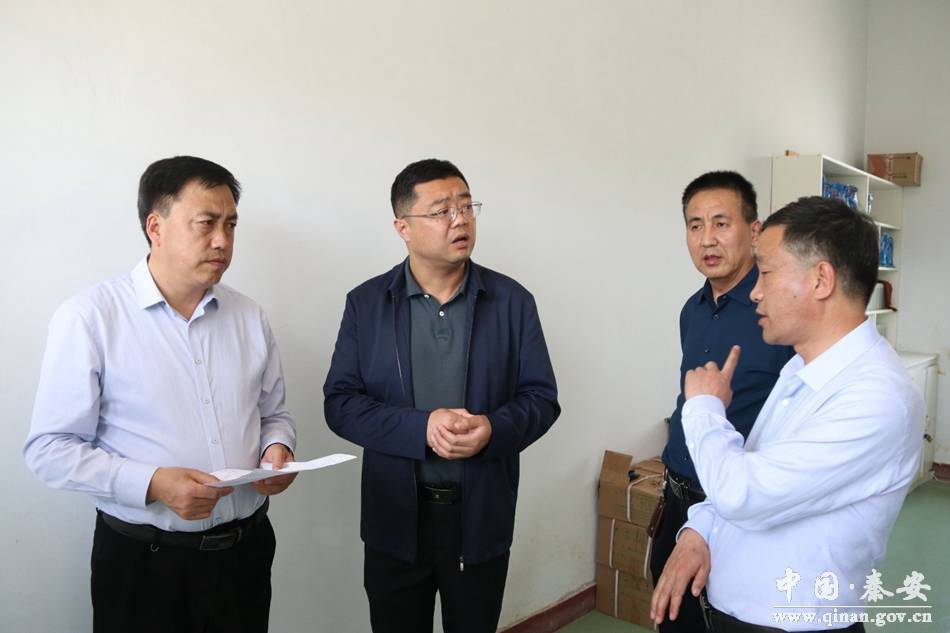 65654月17日,秦安县委副书记,县长王龙强带领县政府办,住建局