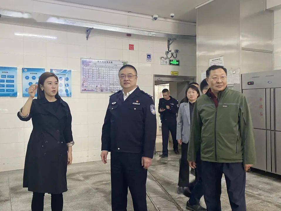 区政府党组成员,副区长杨大胜督导检查第一社会福利院