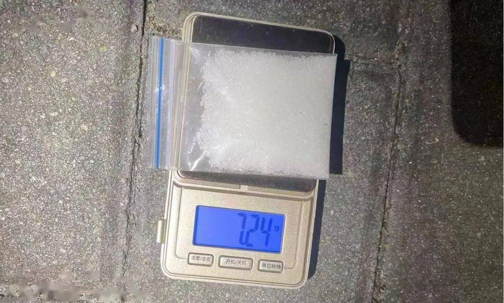 被公安机关依法刑事拘留,目前潘某以涉嫌贩卖毒品罪缴获依托咪酯39.