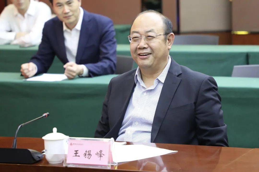 王锡峰对高健一行的到来表示欢迎,表示将继续发挥自身优势,提升金融