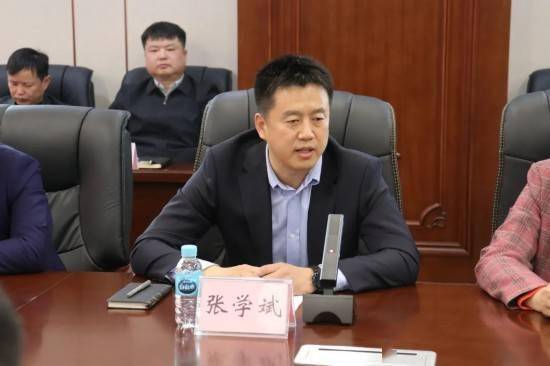 会上,市退役军人事务局局长王晶对《延吉市"兴延助边"军地共建实施