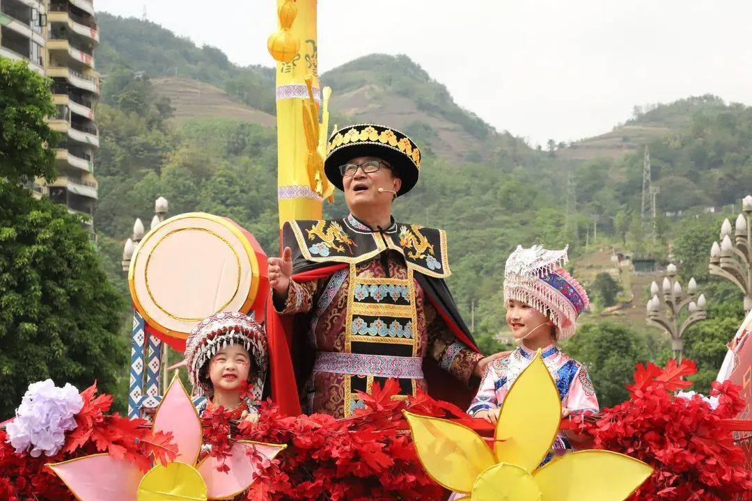 今天,兴文苗族花山节开幕式太精彩!(视频 图片)_活动_花车_苗乡