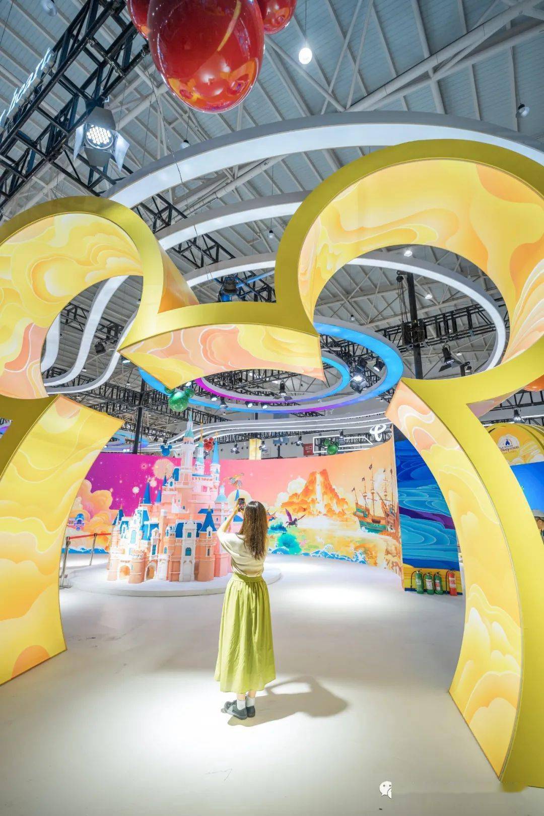 童心爆棚,与4米梦幻城堡同框上海迪士尼度假区馆有预感,这会是网红