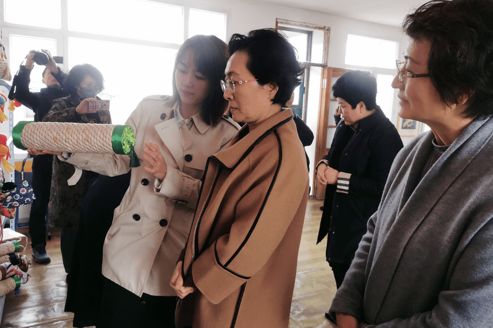 第五个巾帼助学图书馆在兰西县第二中学揭牌