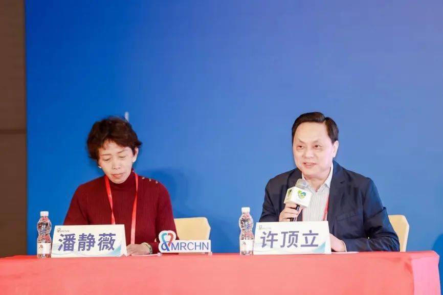 讨论环节中,李勇教授,复旦大学附属华山医院高秀芳教授,广东省人民