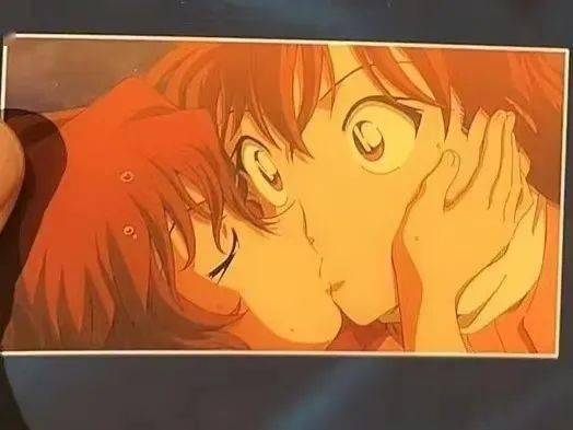 他俩亲了,热搜爆了,网友吐了