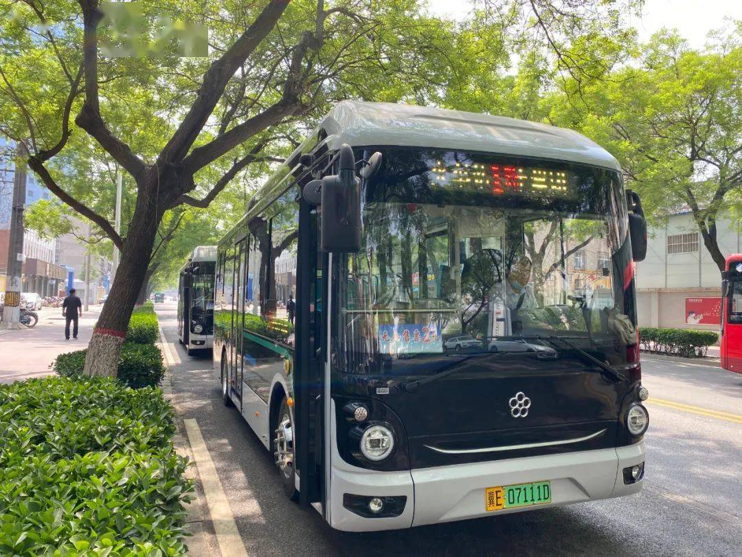 今天,邢台新公交车亮相_城市_牛城_现代化