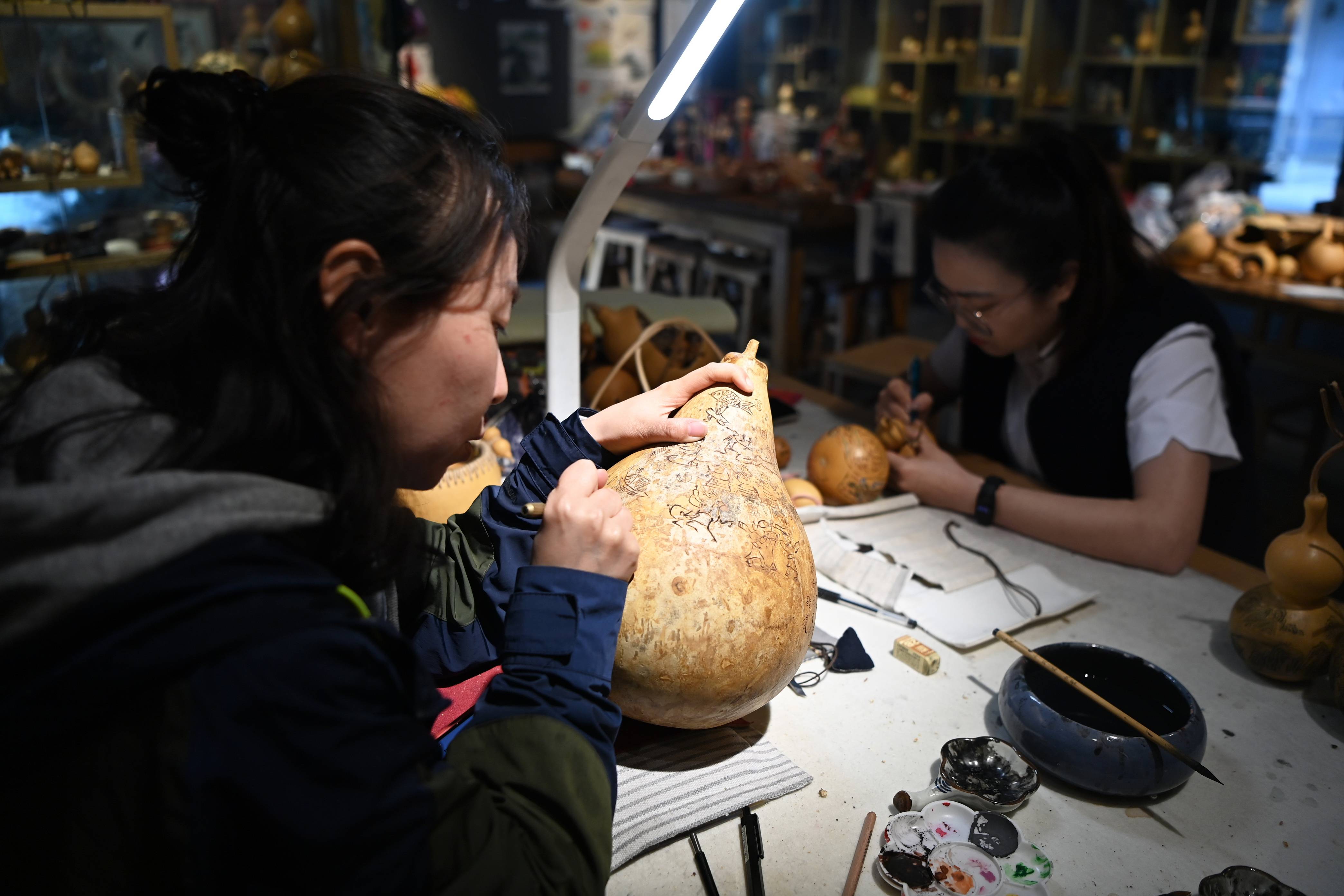 甘肃刻葫芦大师唐占鸿图片