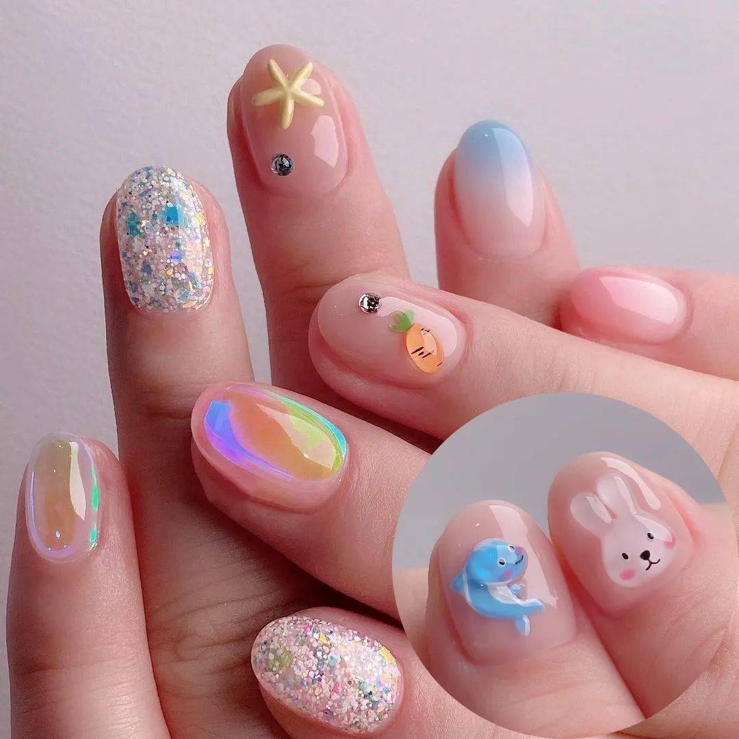 天气逐渐炎热起来,很多姐妹说想要一期看起来清凉的很适合夏天的美甲