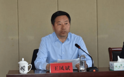 市委组织部干部四科科长张智分别宣读了市委关于田济才同志为朔州市第