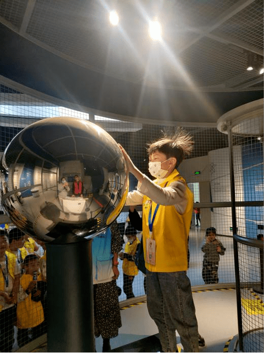 "探索奥秘,乐享研学"海峡都市报小记者走进晋江市科技馆_科学_实验