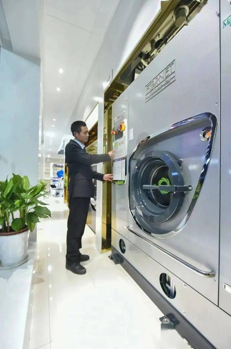 专业设备,万物皆可洗在福奈特"万物皆可洗"需要干洗的羽绒服,毛呢