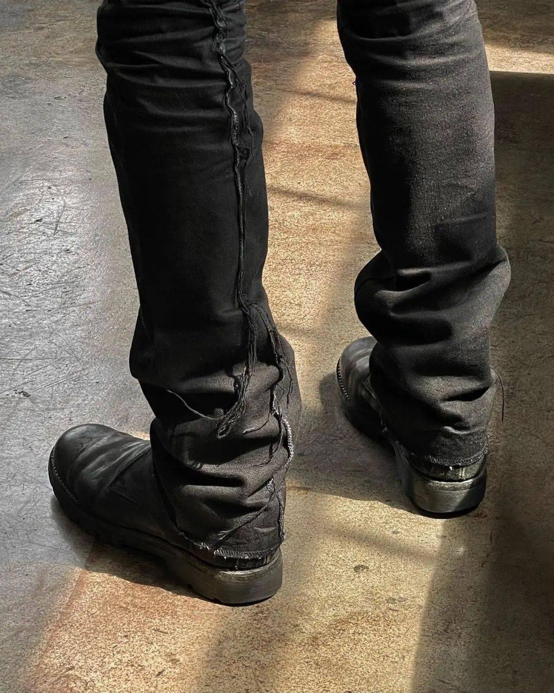 除了选用现有的vinatge levis 501外fernando更爱从数百批levis牛仔