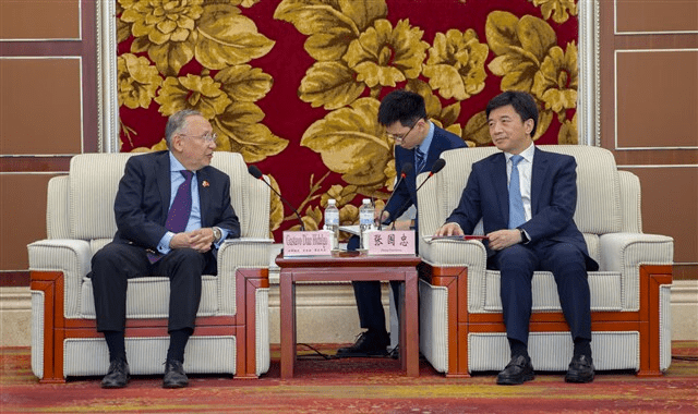 张国忠会见外国驻华领事馆代表_丰都县_庙会_千年