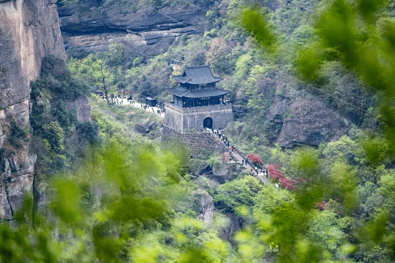 廣元市:劍門關景區推出購劍門關,翠雲廊門票,兩日內遊客憑本人身份證