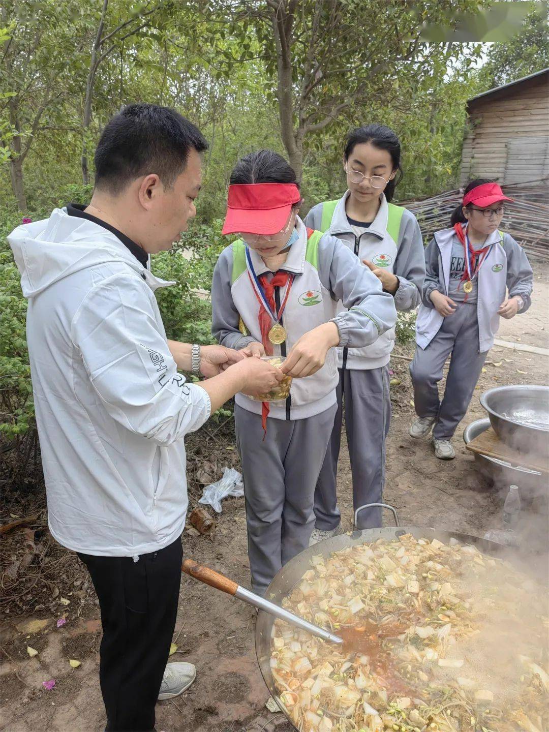 蔡力力 摄● 开封市人民政府关于解除机动车尾号限行措施的通告