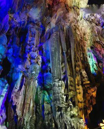 2,门票:含行程中所列景点大门票,金饶山往返景交 缆车费用,天鹅洞门票