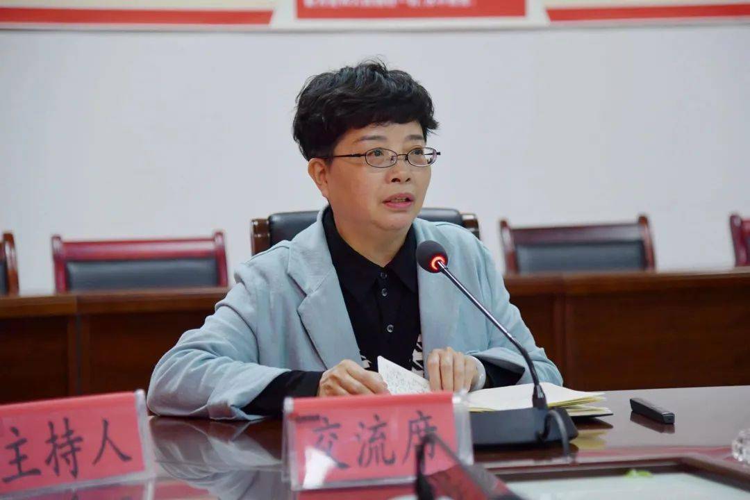 七星关区教研室高中语文教研员王昭作读书分享集体朗