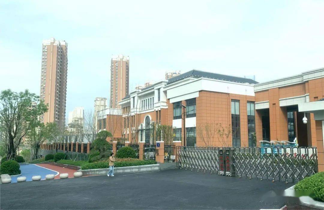 遇见城市精细化管理之美⑨|金谷小学南侧游园:"校园 游园"让接娃不再