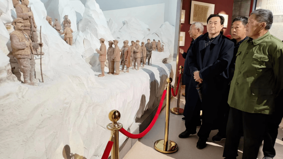 力明学院迎来了一批特殊的老人_老兵_退役_贡献