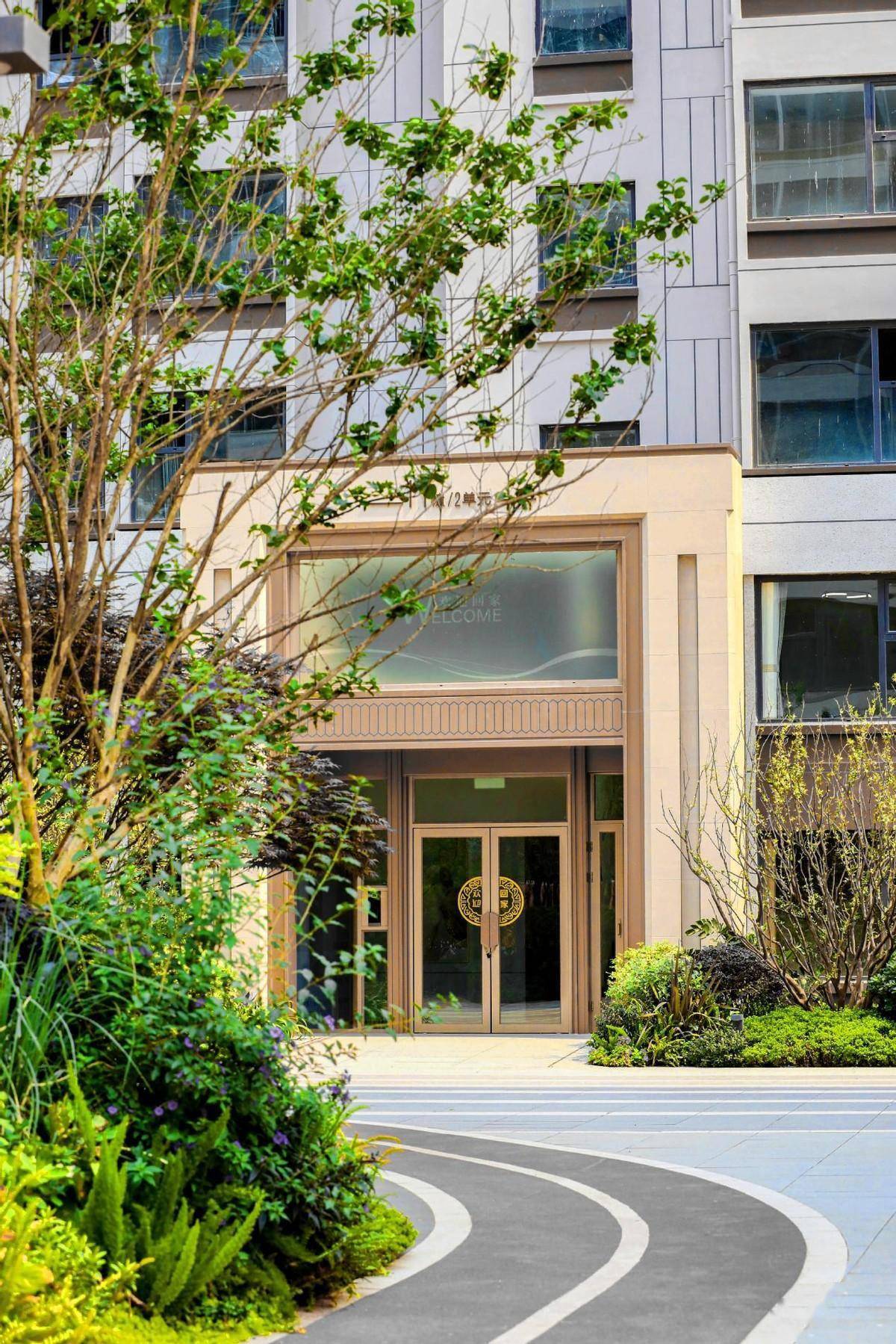 无论是产品力还是兑现力,都在用实际行动向市场证明,金地top峯系的