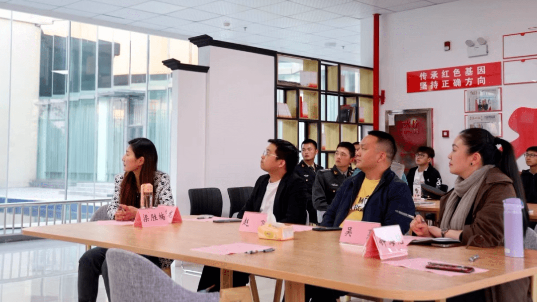 团市委举办“书香溢满校园 心灵徜徉书海”读书分享会_活动_赵飞_好书